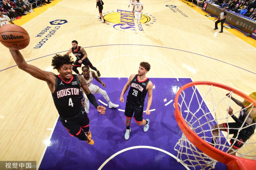 队在面对困 队在面对困